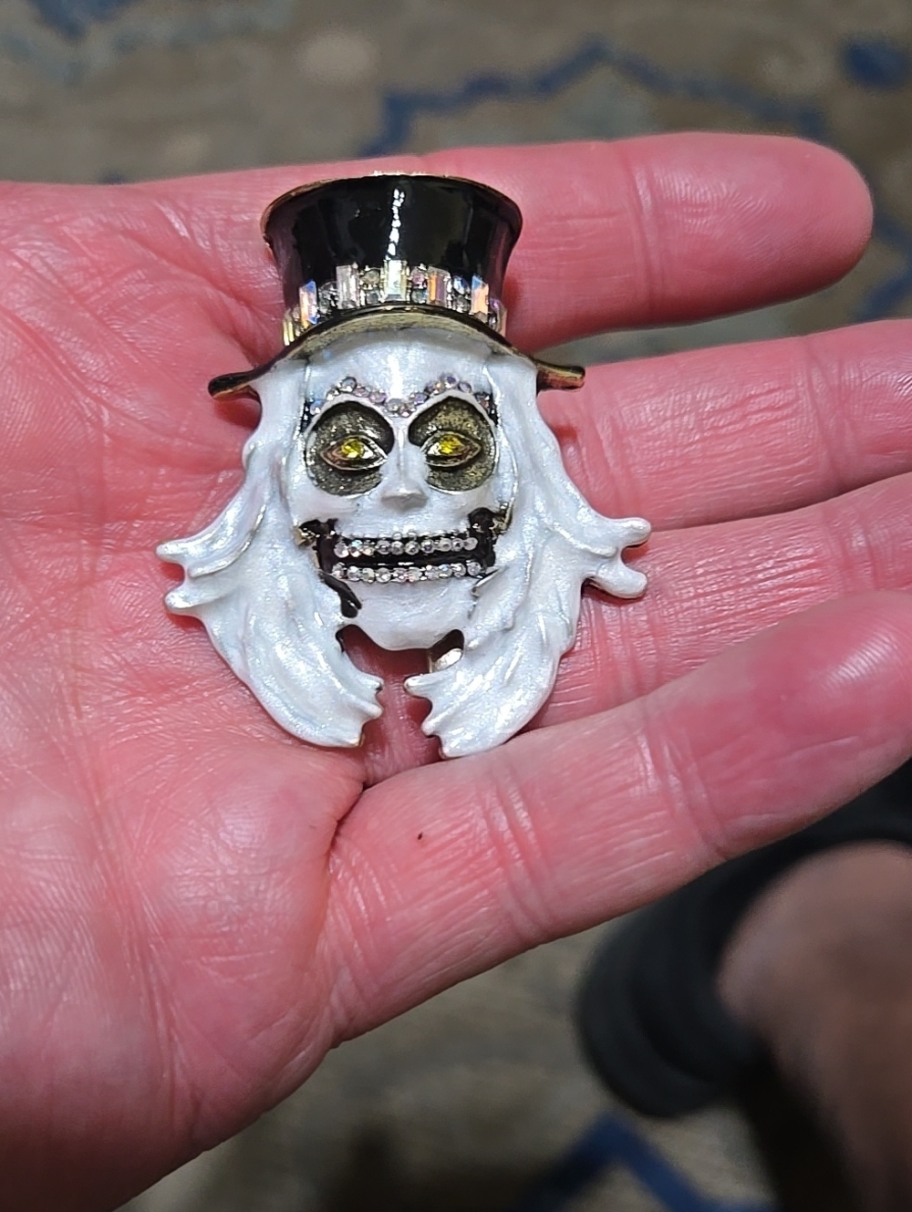 B5- White Skull Brooch with Black Top Hat and Crystal Eyes